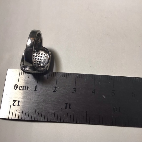 Beautiful designer black and white diamond ring - Picture 15 of 16